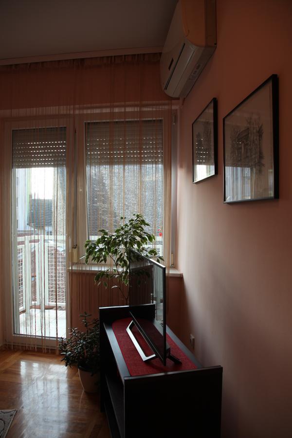 Momo'S Studio Apartment Суботиця Екстер'єр фото